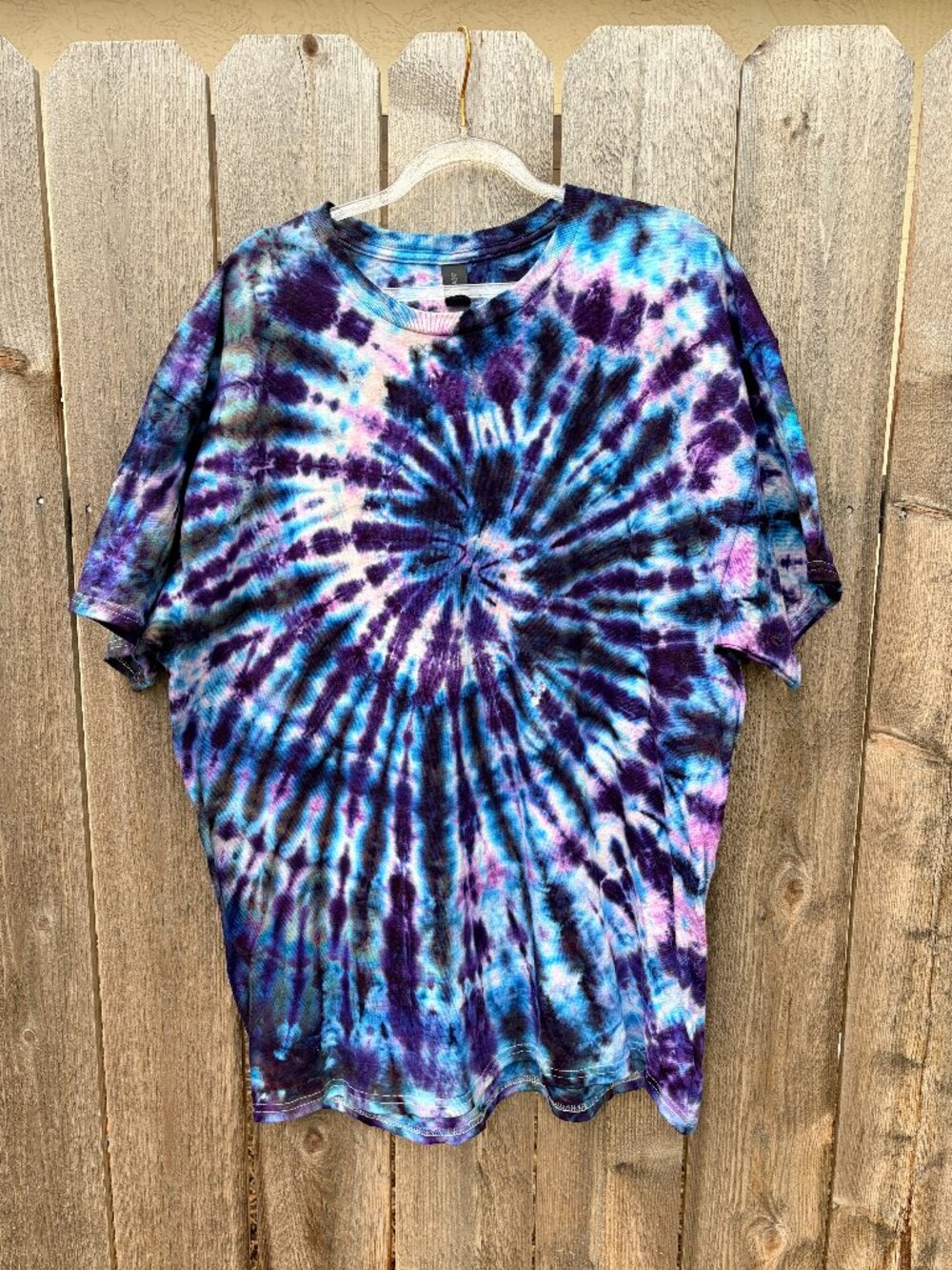 Handmade tie dye t-shirt XL purple spiral